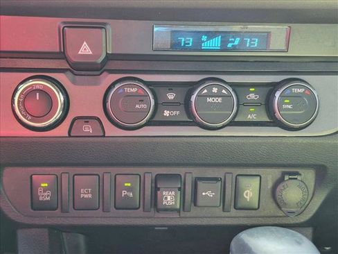 Used 2021 Toyota Tacoma TRD Off-Road w/ Technology Package AWD/4WD image 8