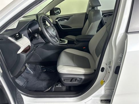 Used 2023 Toyota RAV4 Limited image 9