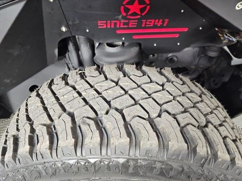 Used 2018 Jeep Wrangler Unlimited Sport w/ Connectivity Group image 11