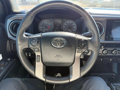 Used 2017 Toyota Tacoma TRD Off-Road w/ Tow Package image 18