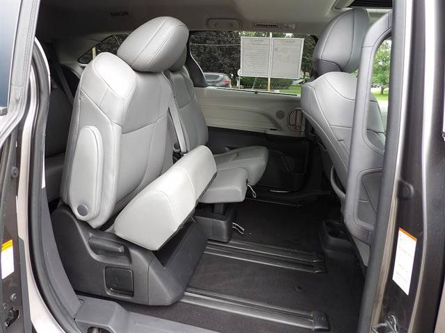Used 2022 Toyota Sienna XLE FWD image 34
