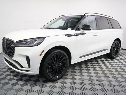 New 2026 Lincoln Aviator Reserve AWD/4WD image 2