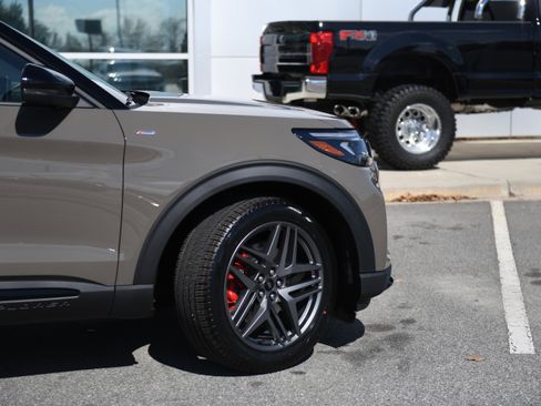 New 2026 Ford Explorer ST-Line image 4