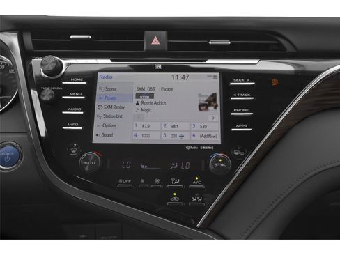 Used 2020 Toyota Camry XLE image 12