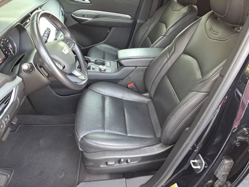 Used 2023 Cadillac XT4 Premium Luxury FWD image 9