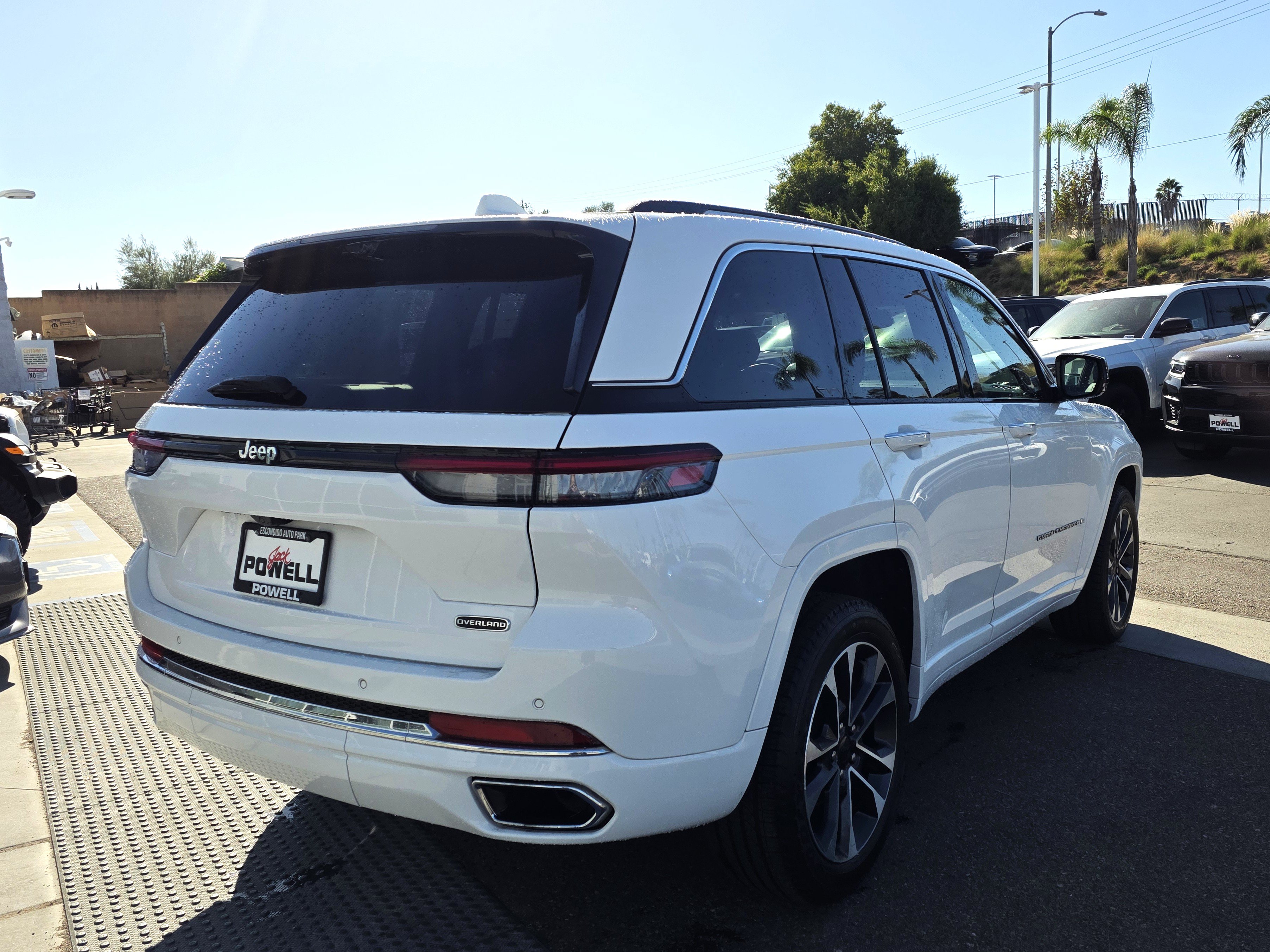 Used 2023 Jeep Grand Cherokee Overland w/ Luxury Tech Group IV RWD image 5