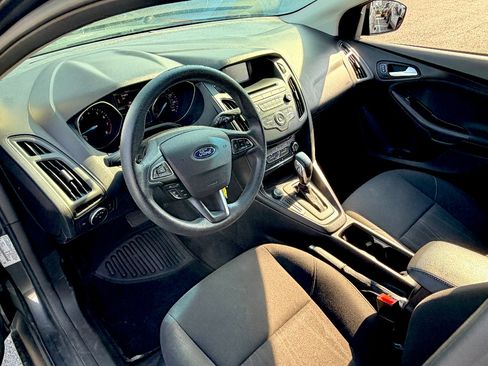 Used 2017 Ford Focus SE FWD image 12