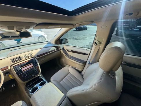 Used 2010 Mercedes-Benz R 350 4MATIC image 25