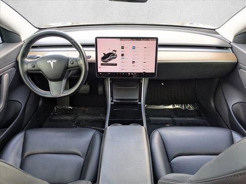Used 2018 Tesla Model 3 Long Range image 17