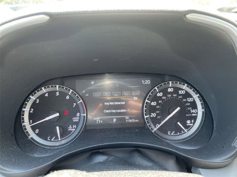 Used 2021 Toyota Highlander XLE AWD/4WD image 16