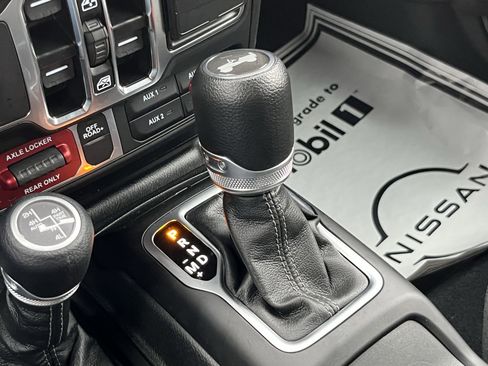 Used 2024 Jeep Wrangler Unlimited image 27