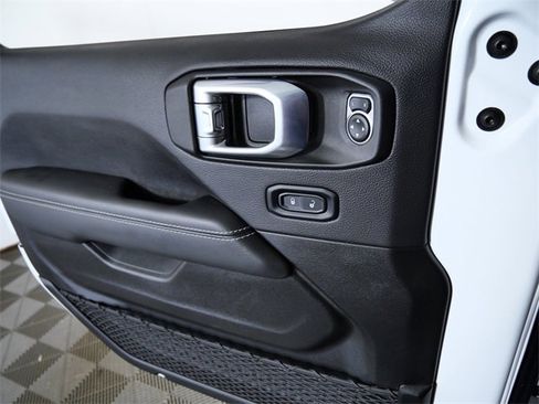 Used 2022 Jeep Wrangler Unlimited Sahara w/ Cold Weather Group image 25