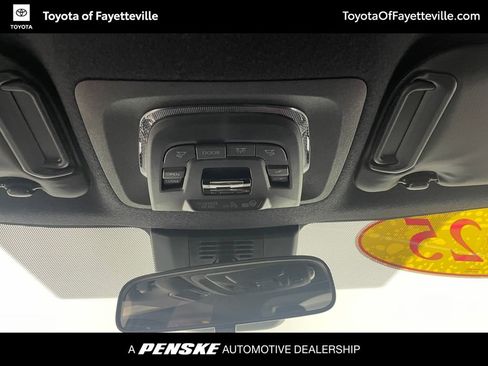Used 2025 Toyota Corolla SE w/ SE Premium Package image 40