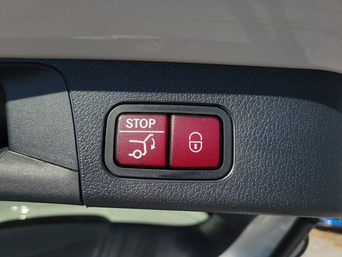 Certified 2025 Mercedes-Benz GLB 250 image 9