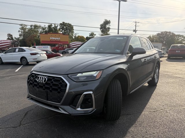 Used 2024 Audi Q5 e Premium Plus AWD/4WD image 2