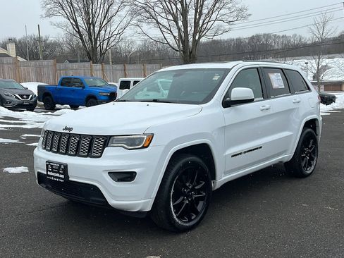 Certified 2022 Jeep Grand Cherokee Laredo X image 4