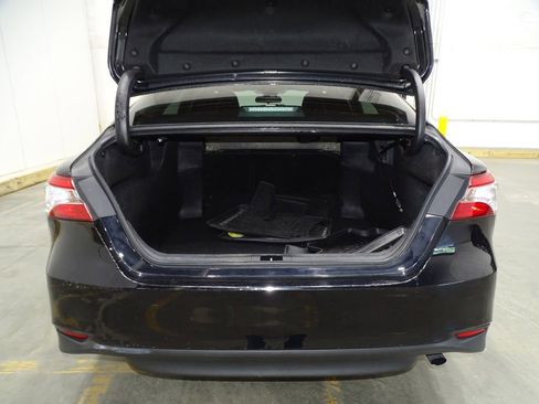 Used 2019 Toyota Camry LE image 13