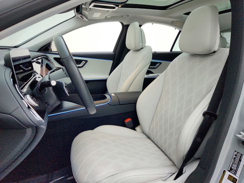 Certified 2026 Mercedes-Benz E 350 Sedan w/ MBUS Superscreen Package image 17