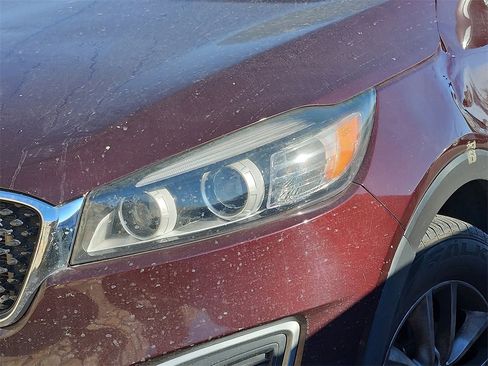 Used 2018 Kia Sorento LX image 3