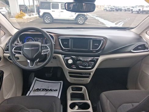 Used 2023 Chrysler Voyager LX image 20