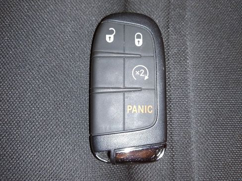 Used 2021 Jeep Renegade Latitude w/ Sun & Sound Group FWD image 32