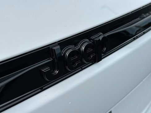 New 2025 Jeep Grand Cherokee Limited w/ Black Appearance Package image 19