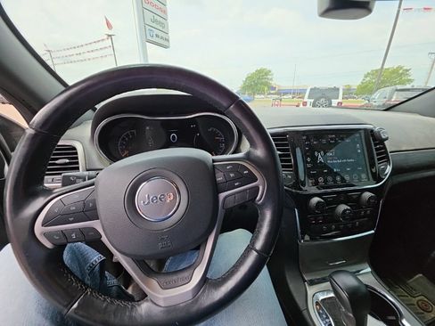 Used 2022 Jeep Grand Cherokee Laredo X RWD image 9