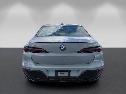 Certified 2025 BMW 750e xDrive w/ Premium Package AWD/4WD image 5