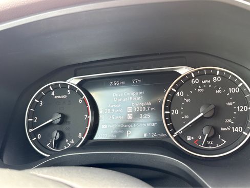 Used 2023 Nissan Rogue SV image 5