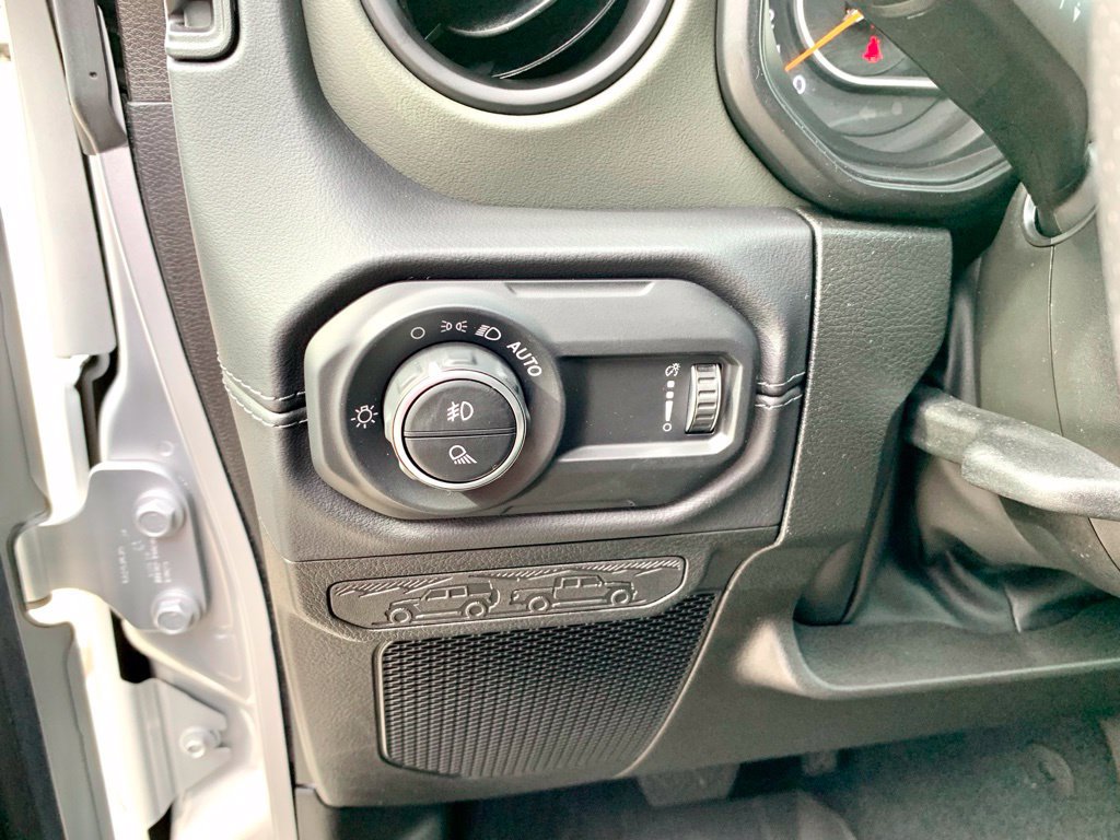 Used 2024 Jeep Gladiator Mojave AWD/4WD image 29
