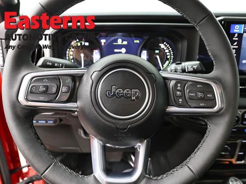 Used 2025 Jeep Wrangler Unlimited Sahara image 10