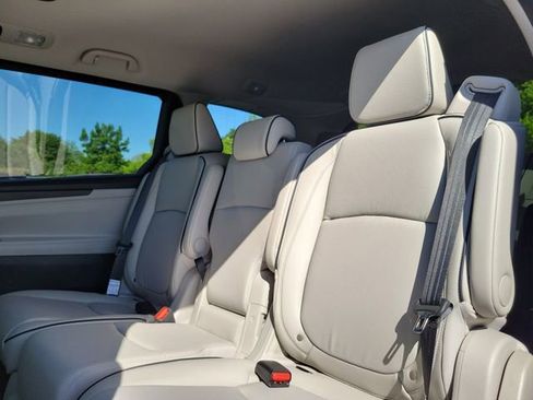 New 2026 Honda Odyssey Touring image 9