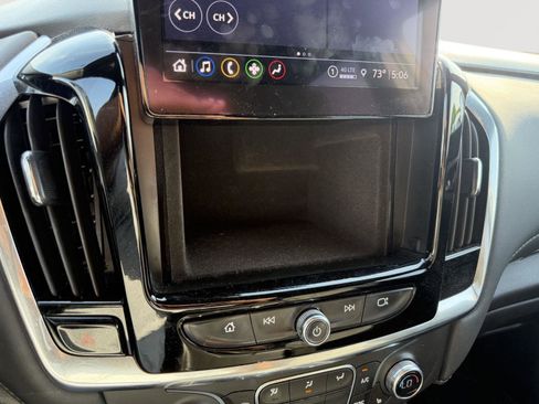 Used 2023 Chevrolet Traverse LT FWD image 17