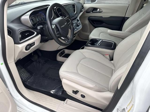 Used 2021 Chrysler Pacifica Touring-L FWD image 12