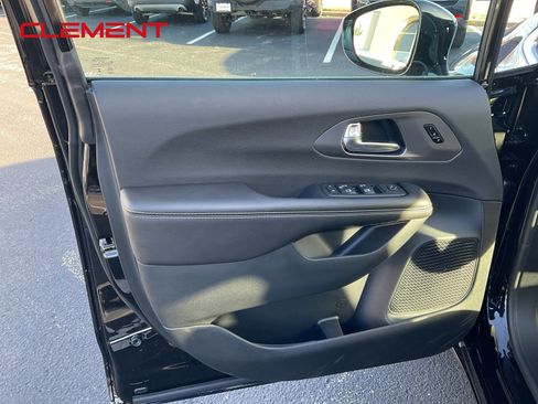 New 2026 Chrysler Pacifica Select image 16