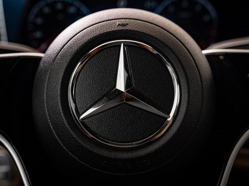 Certified 2024 Mercedes-Benz GLS 580 4MATIC image 28