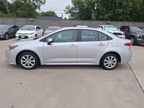 Used 2026 Toyota Corolla LE FWD image 3
