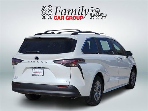 New 2026 Toyota Sienna XLE image 4