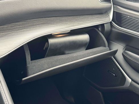 Used 2024 Jeep Wagoneer Series II w/ Flexible Seating Group image 28