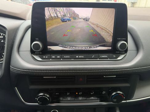 Used 2023 Nissan Rogue S image 16