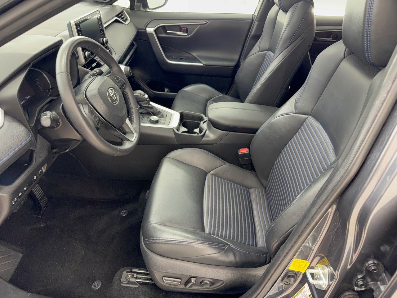 Used 2021 Toyota RAV4 XSE AWD/4WD image 5