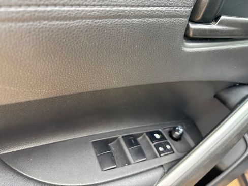 Used 2022 Toyota Corolla Cross LE FWD image 12