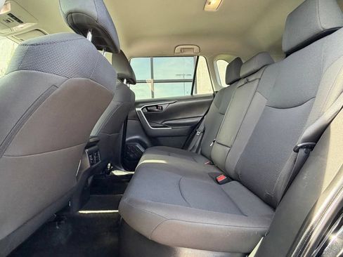 Used 2022 Toyota RAV4 LE AWD/4WD image 21