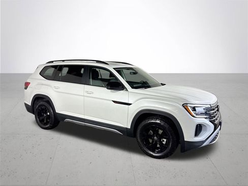 New 2026 Volkswagen Atlas Peak Edition AWD/4WD image 4