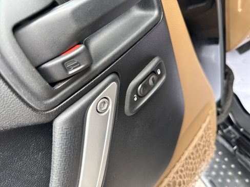 Used 2016 Jeep Wrangler Unlimited Rubicon w/ Connectivity Group image 16