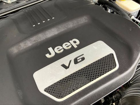 Used 2017 Jeep Wrangler Unlimited Rubicon w/ Cold Weather Group AWD/4WD image 31
