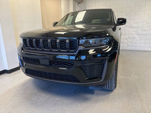 New 2026 Jeep Grand Cherokee Altitude AWD/4WD image 11