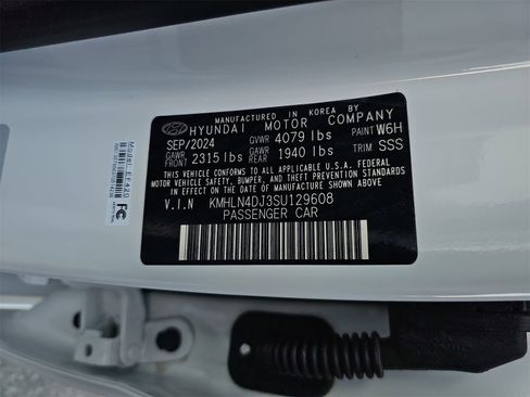 Certified 2025 Hyundai Elantra Limited image 37