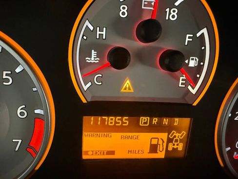 Used 2010 Nissan Titan PRO-4X w/ Pro-4x Leather Pkg image 26