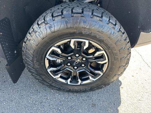 Used 2024 Chevrolet Silverado 1500 ZR2 w/ Technology Package image 37